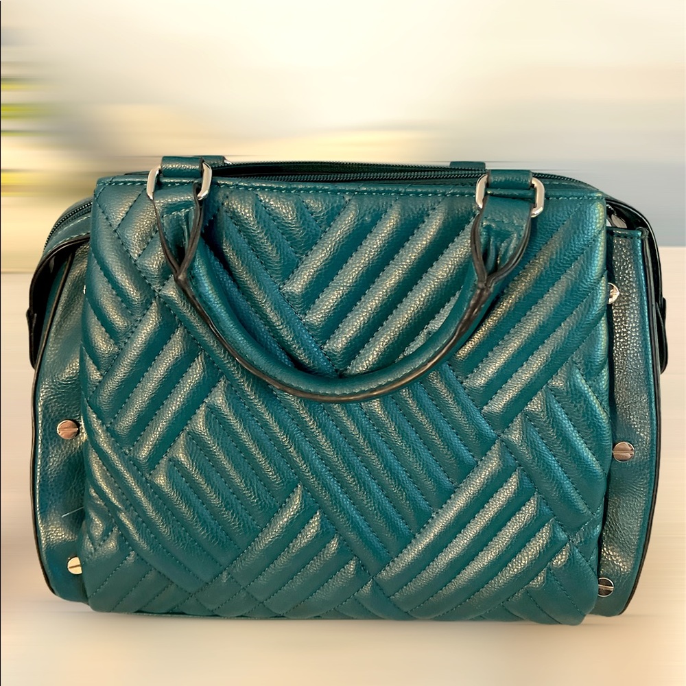 A handbag green